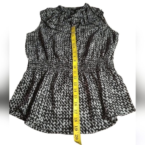 George Sleeveless Ruffled Top In Black & Grey Design Sz.M (8-10) - Picture 4 of 6